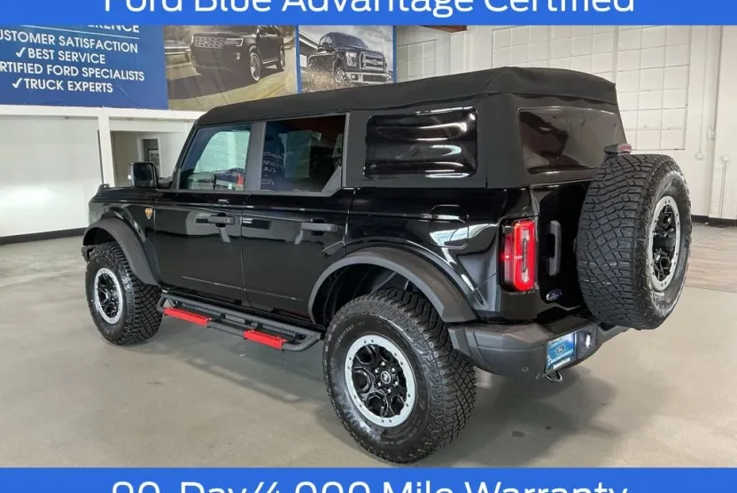 2023 Ford Bronco Badlands photo 1