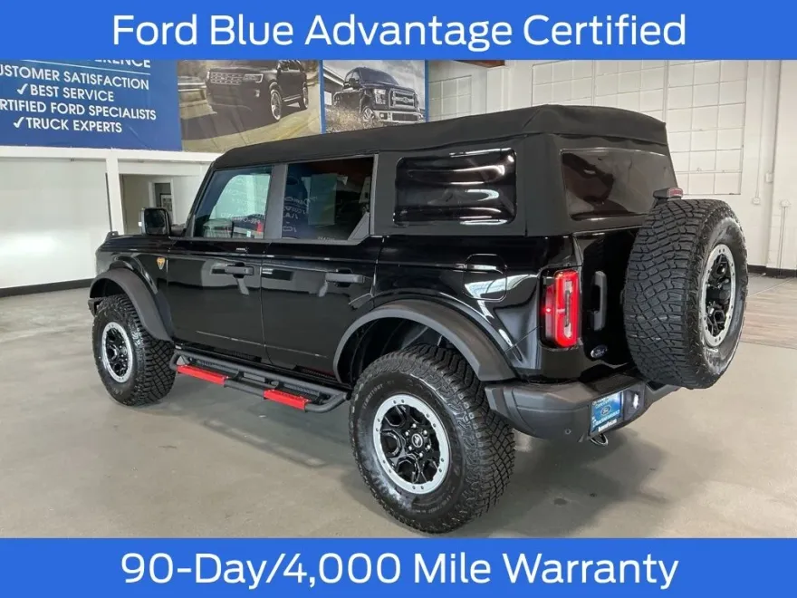 2023 Ford Bronco Badlands photo 1