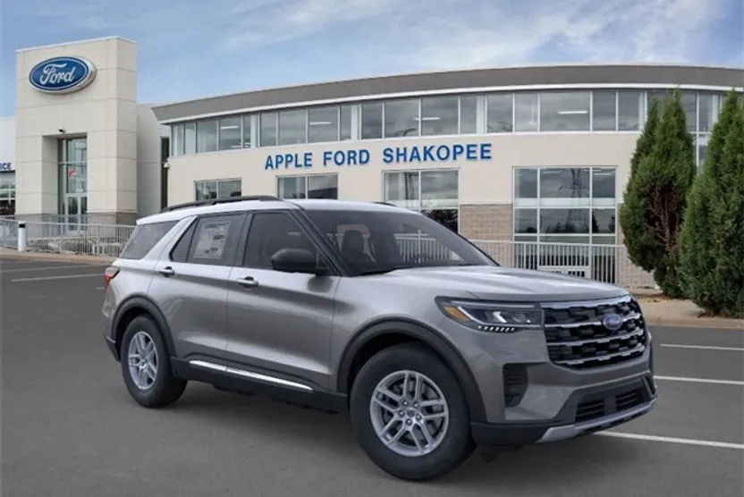 2025 Ford Explorer photo 1