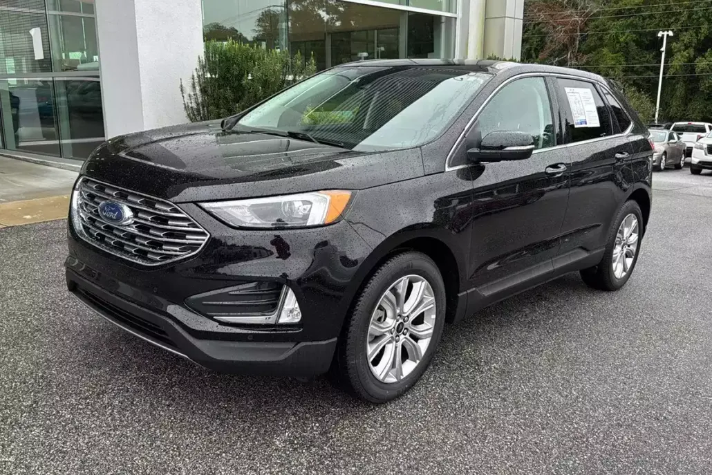 2024 Ford Edge Titanium photo 1