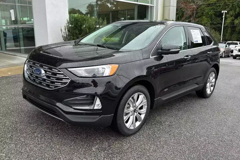 2024 Ford Edge Titanium photo 1
