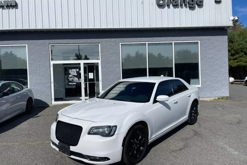 2015 Chrysler 300 S photo 1
