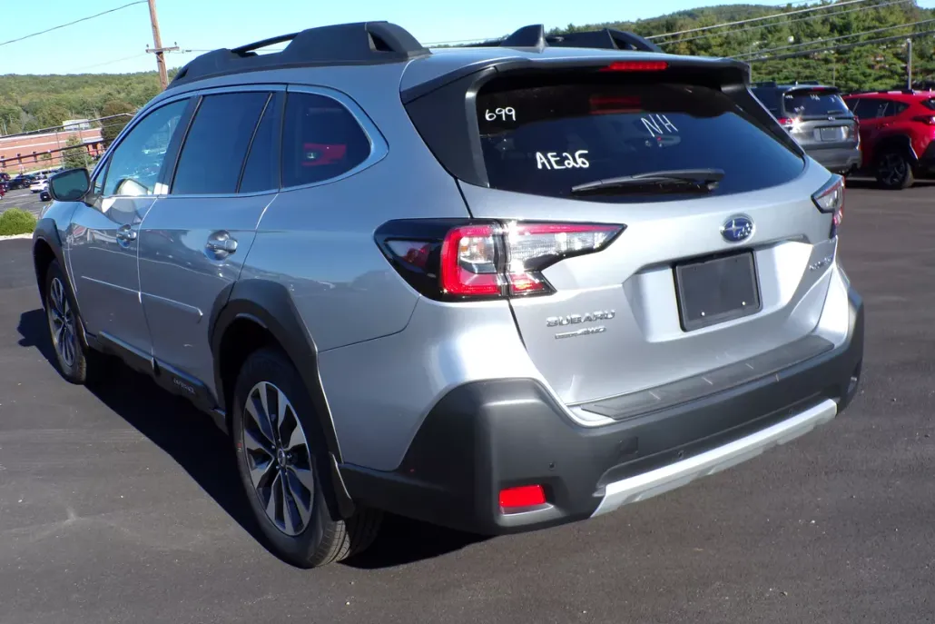 2025 Subaru Outback Limited photo 1