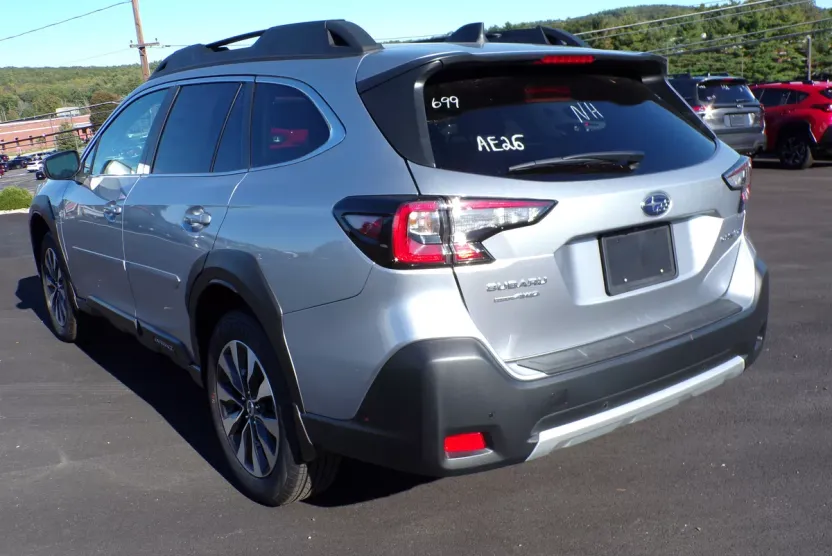 2025 Subaru Outback Limited photo 1