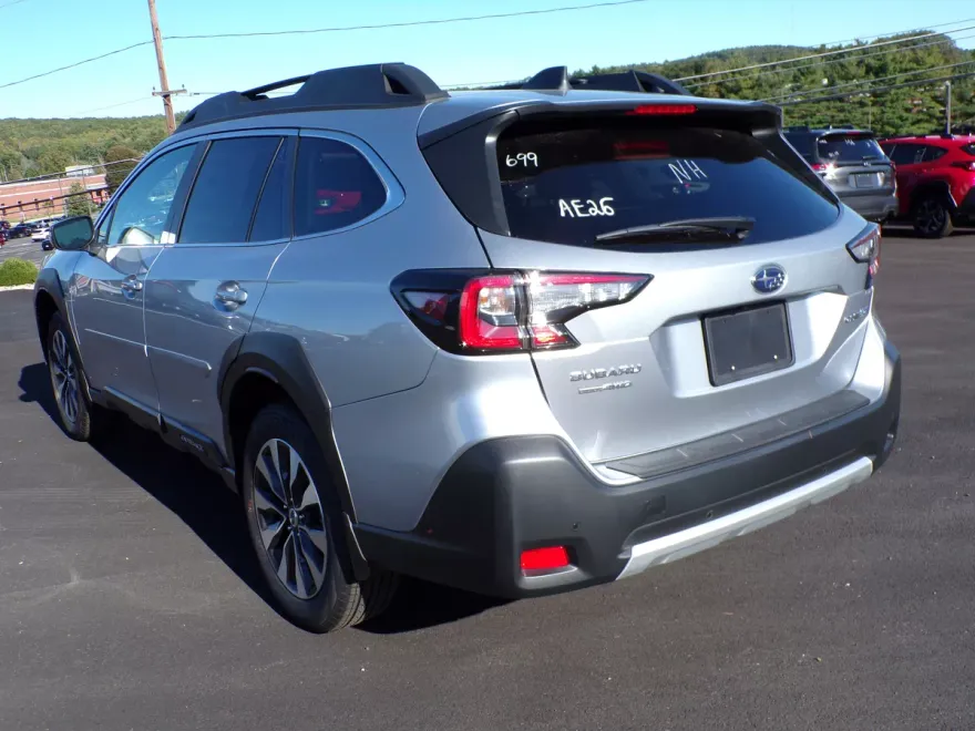 2025 Subaru Outback Limited photo 1