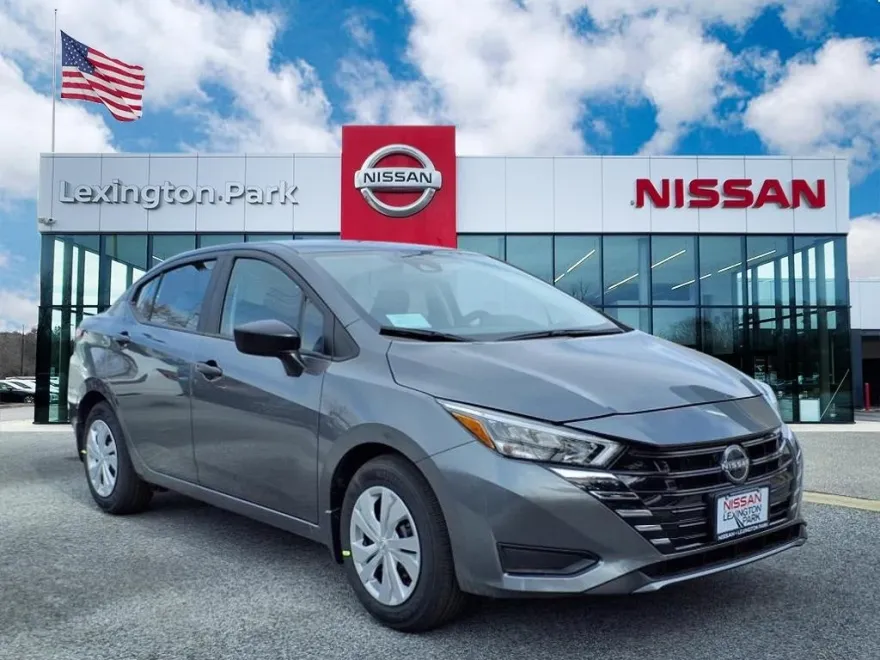 2025 Nissan Versa 1.6 S photo 1