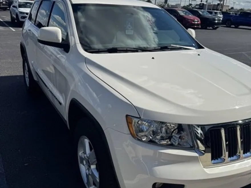 2011 Jeep Grand Cherokee Laredo photo 1