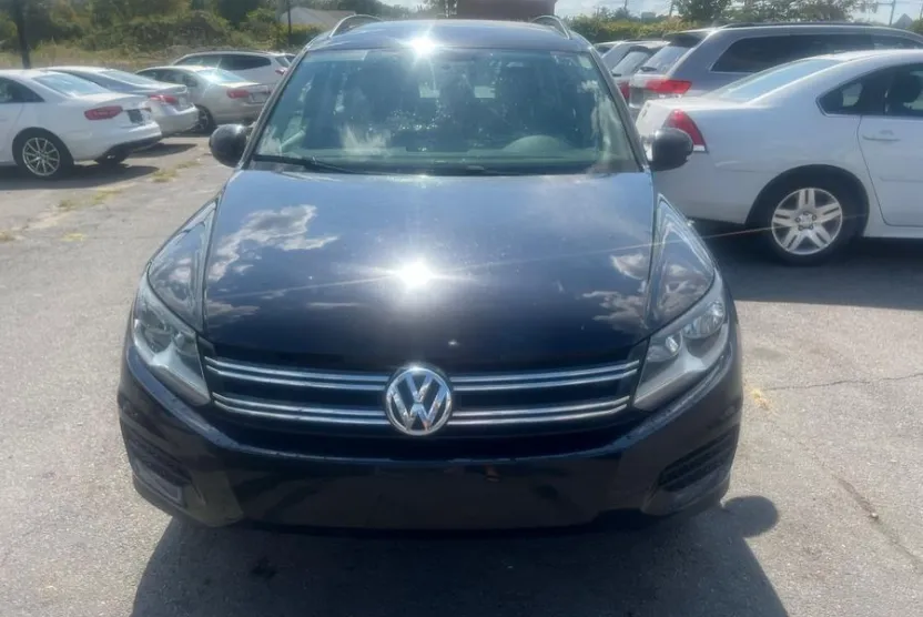 2017 Volkswagen Tiguan S Limited photo 1