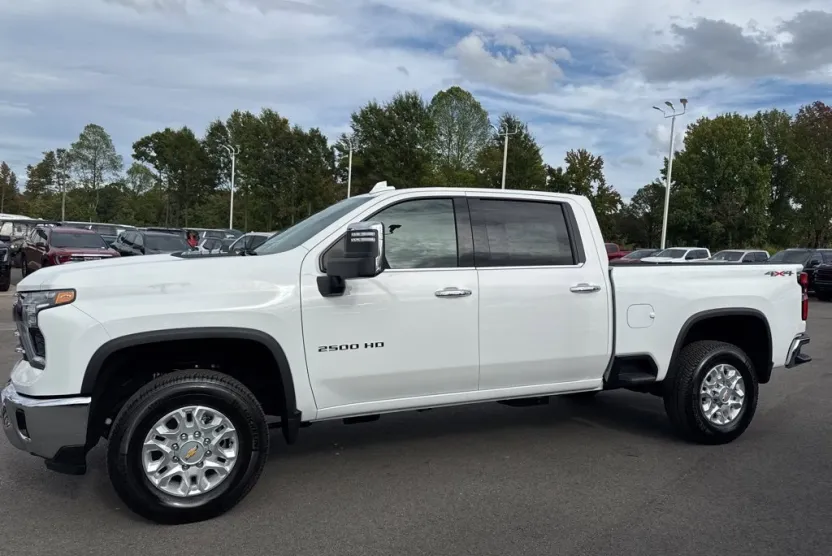 2026 Chevrolet Silverado 2500HD LTZ photo 1