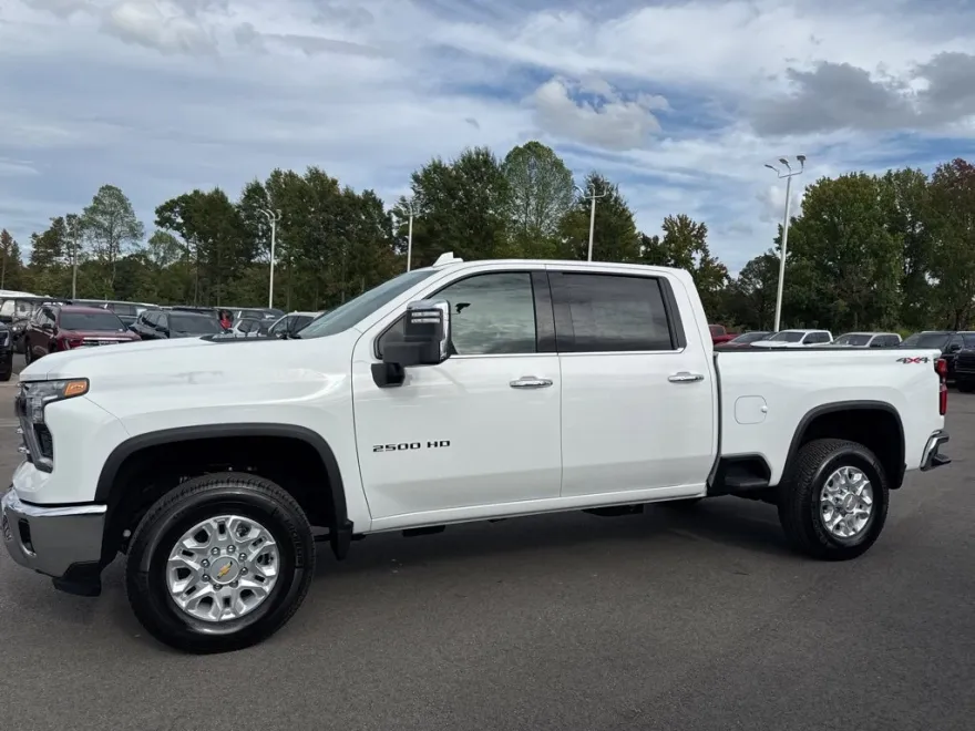 2026 Chevrolet Silverado 2500HD LTZ photo 1