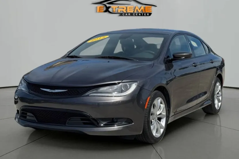 2015 Chrysler 200 S photo 1