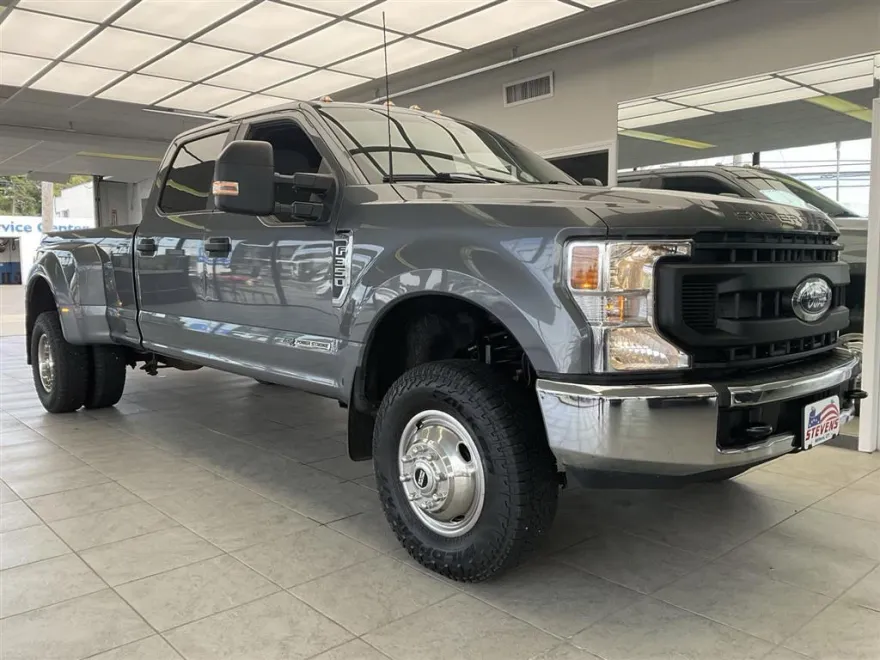 2022 Ford F-350 Limited photo 1