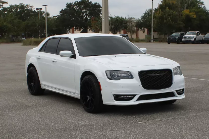 2023 Chrysler 300 Touring L photo 1