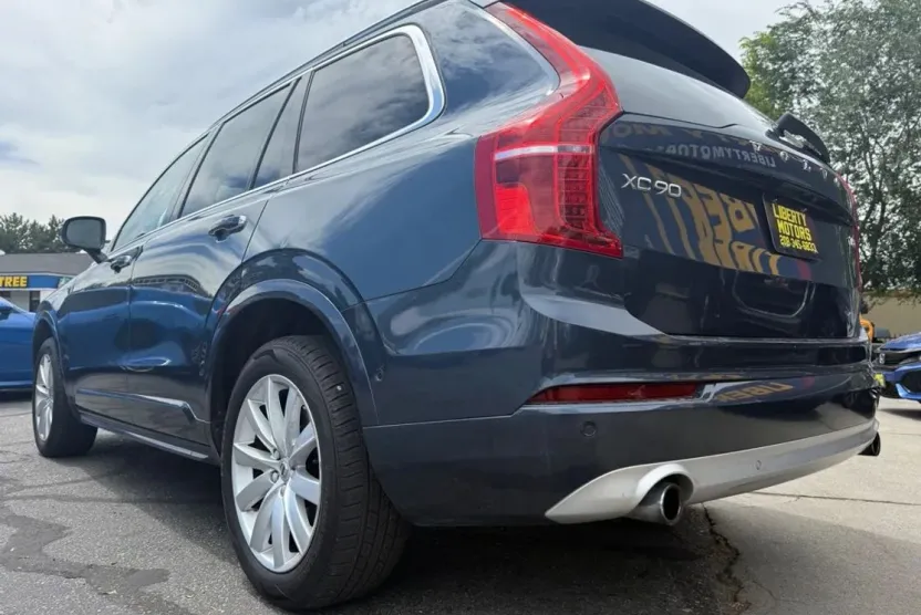 2018 Volvo XC90 T5 Momentum Sport photo 1