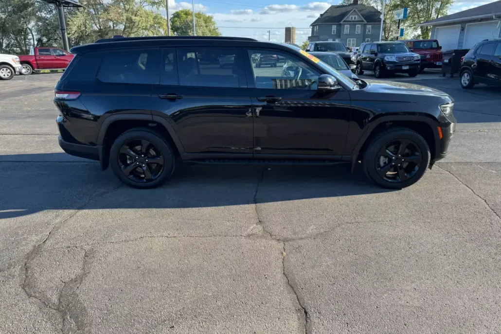 2023 Jeep Grand Cherokee Limited photo 1