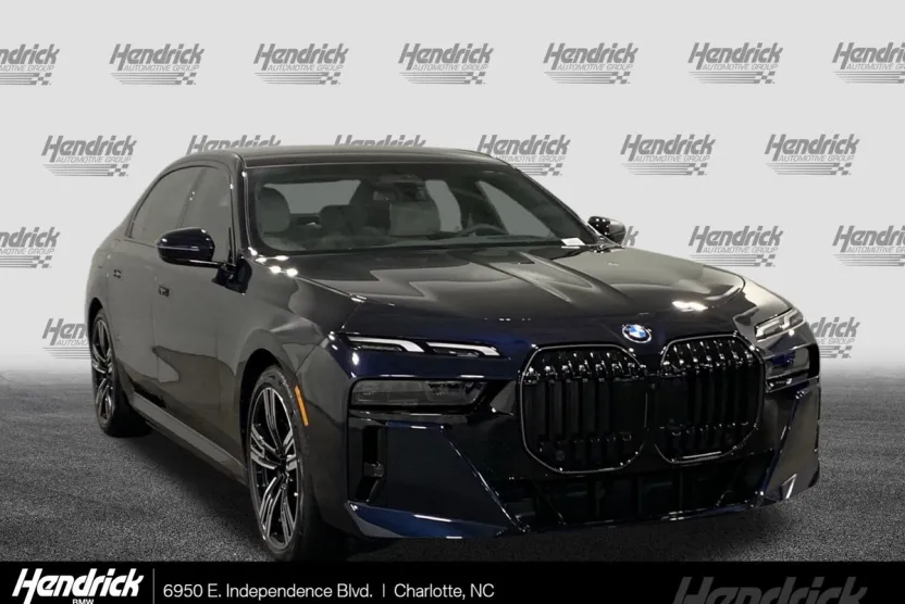 2026 Bmw 750e photo 1