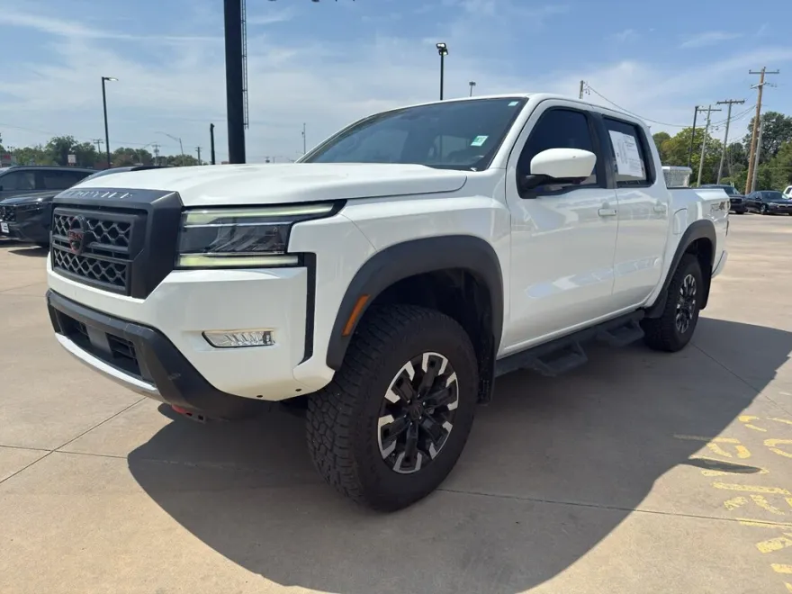 2023 Nissan Frontier PRO-4X Crew Cab photo 1