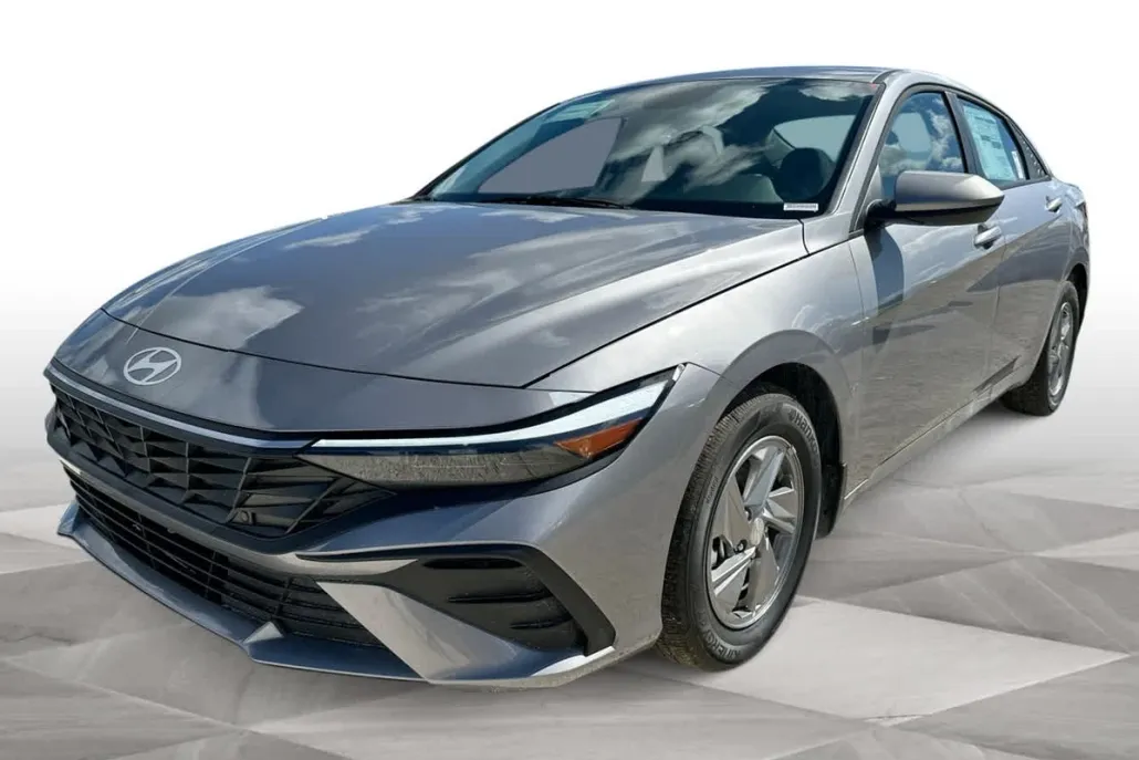 2025 Hyundai Elantra SE photo 1