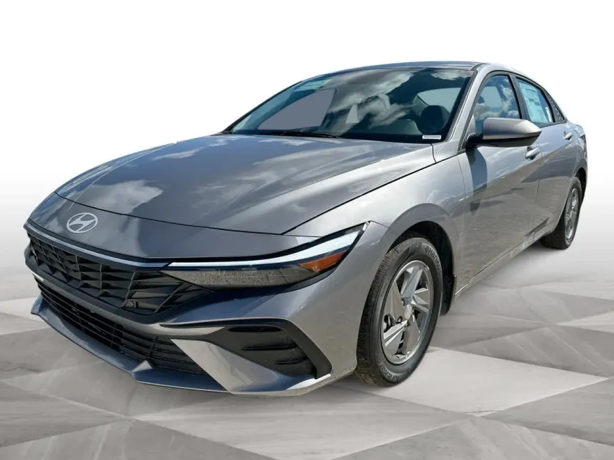 2025 Hyundai Elantra SE photo 1