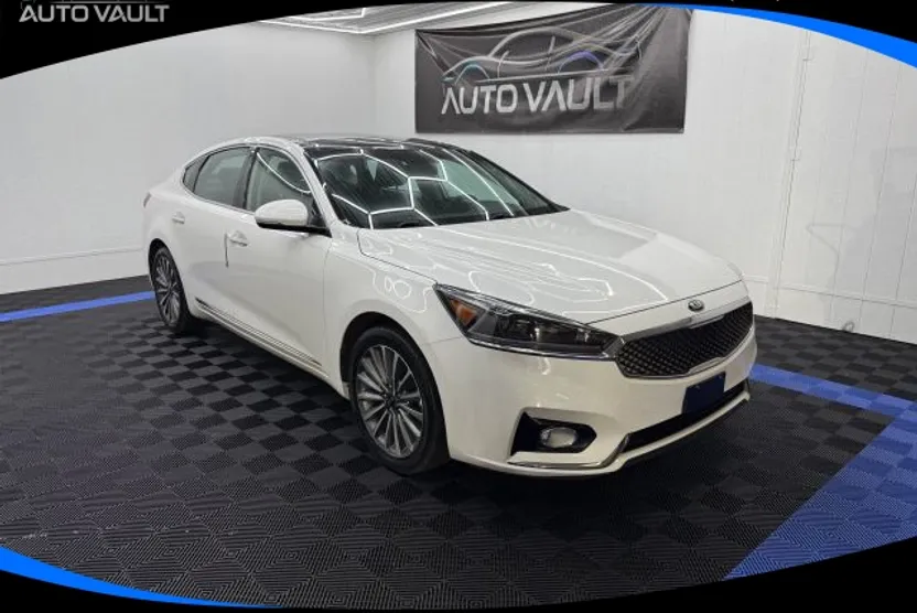 2017 Kia Cadenza Premium Technology Limited photo 1