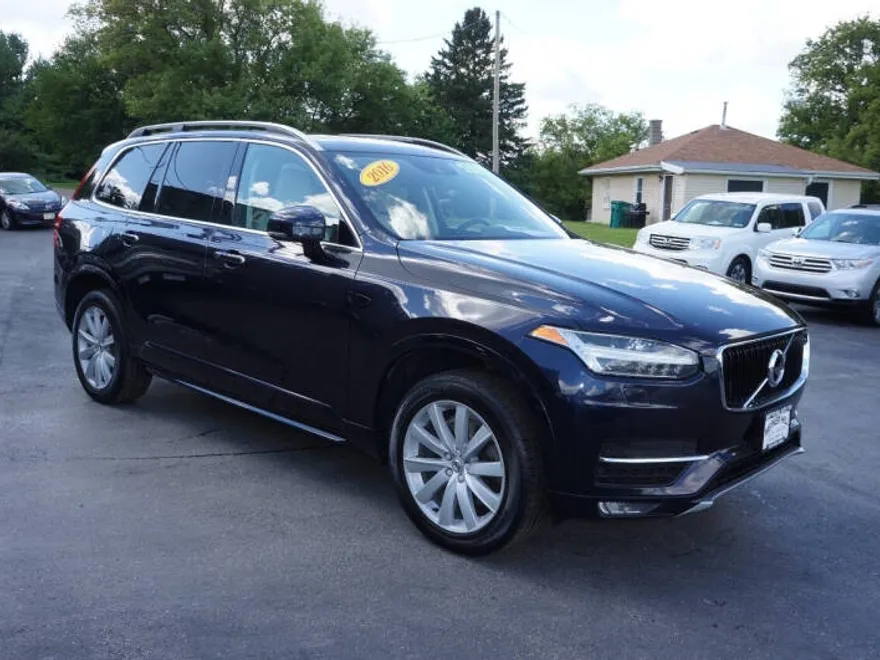 2016 Volvo XC90 T6 Momentum photo 1