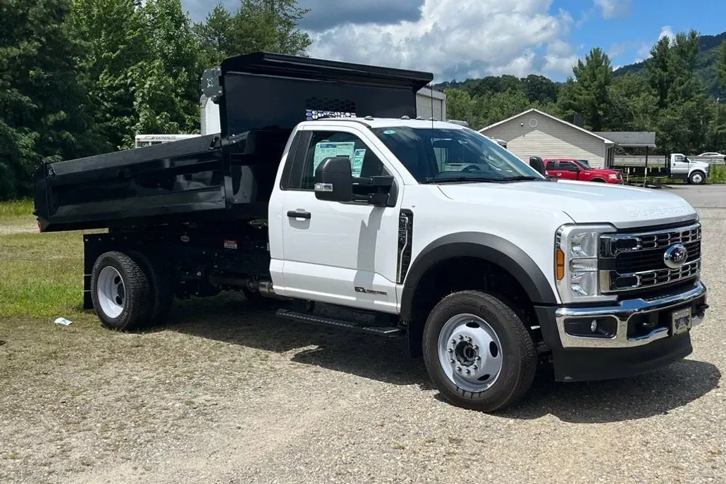 2025 Ford F-550 XL photo 1