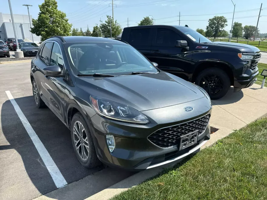 2020 Ford Escape SEL photo 1