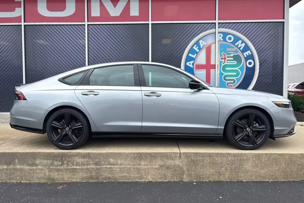 2023 Honda Accord Hybrid Sport-L photo 1