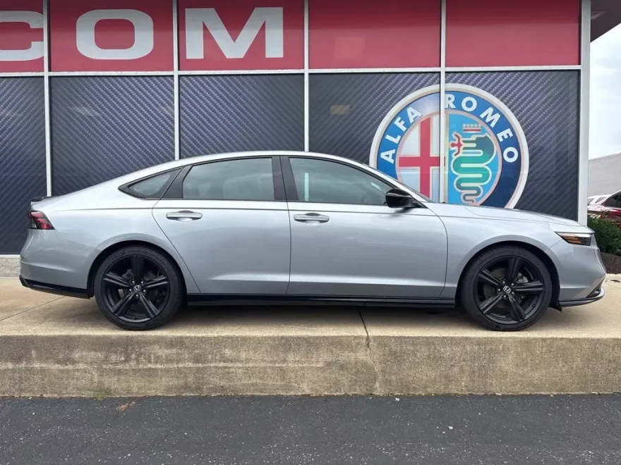2023 Honda Accord Hybrid Sport-L photo 1