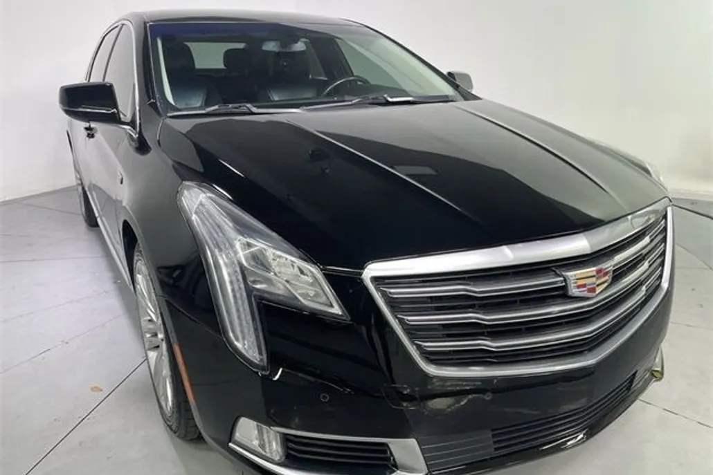 2018 Cadillac XTS Luxury photo 1
