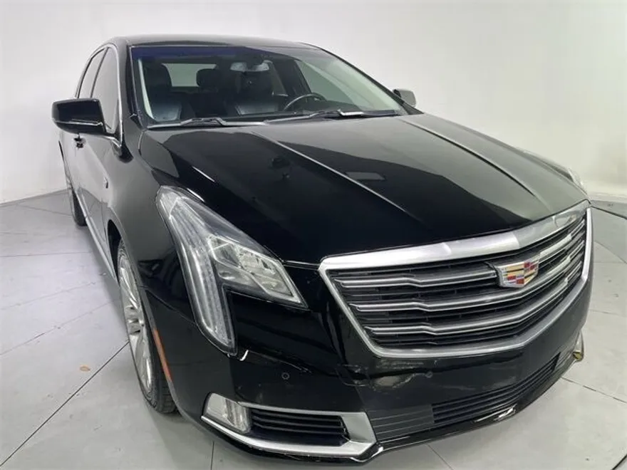 2018 Cadillac XTS Luxury photo 1