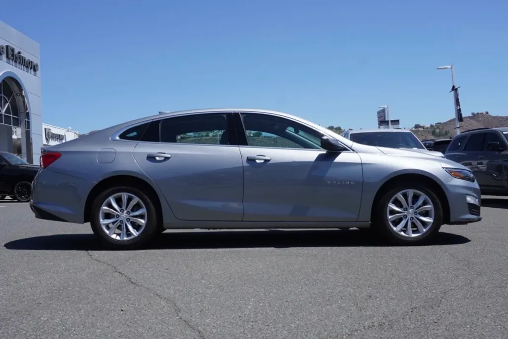 2023 Chevrolet Malibu 1LT photo 1