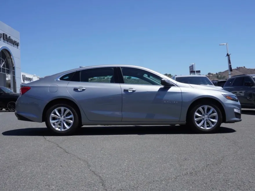 2023 Chevrolet Malibu 1LT photo 1