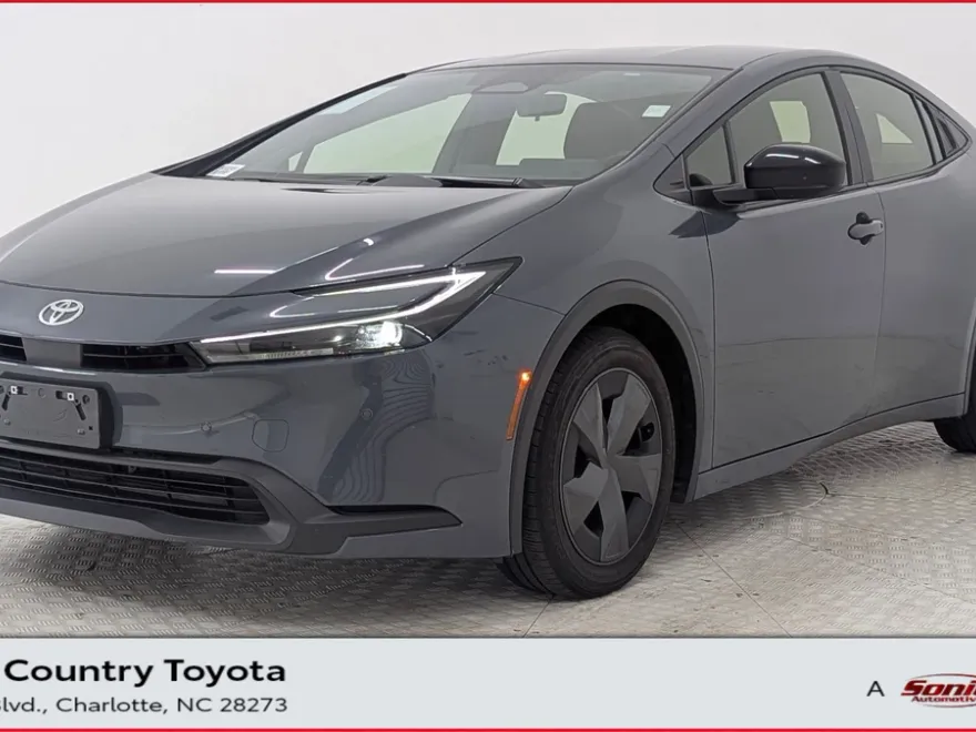 2024 Toyota Prius LE photo 1