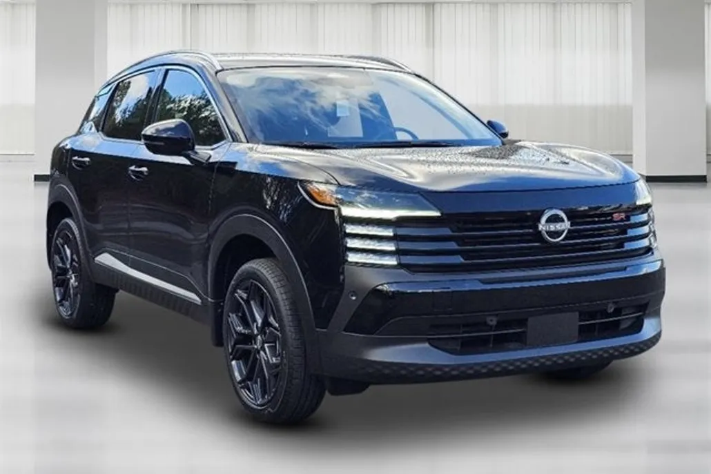 2025 Nissan Kicks SR photo 1