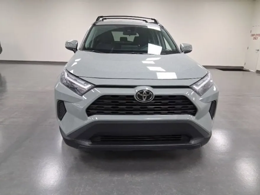 2023 Toyota RAV4 XLE photo 1