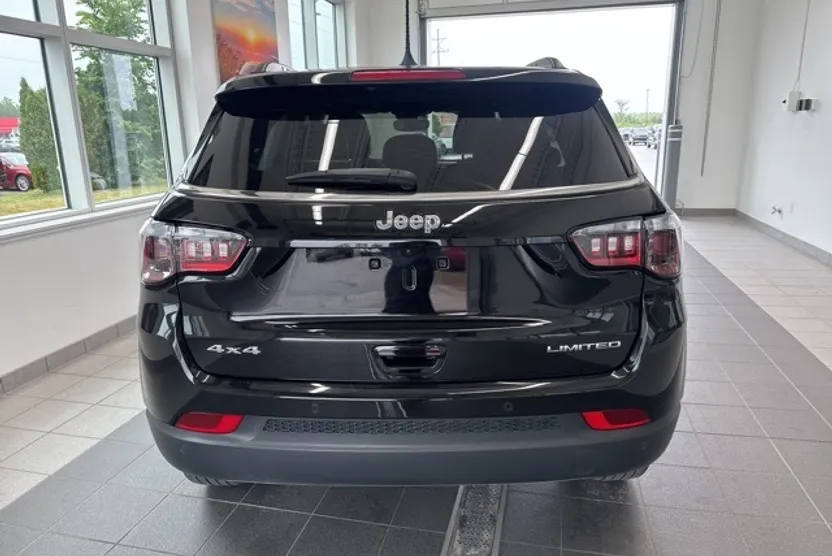 2024 Jeep Compass Limited photo 1