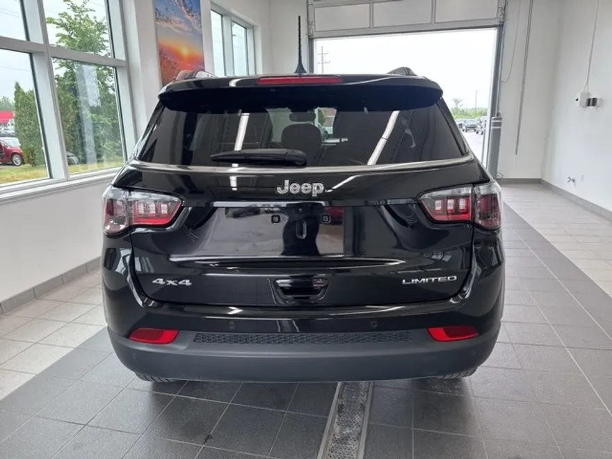 2024 Jeep Compass Limited photo 1