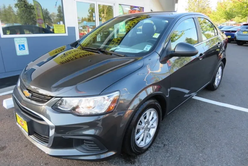 2019 Chevrolet Sonic LT photo 1