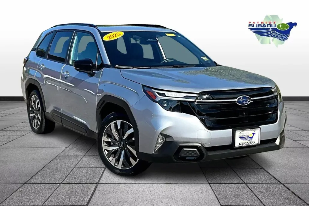 2025 Subaru Forester Touring photo 1