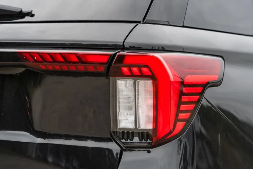 2025 Ford Explorer photo 1