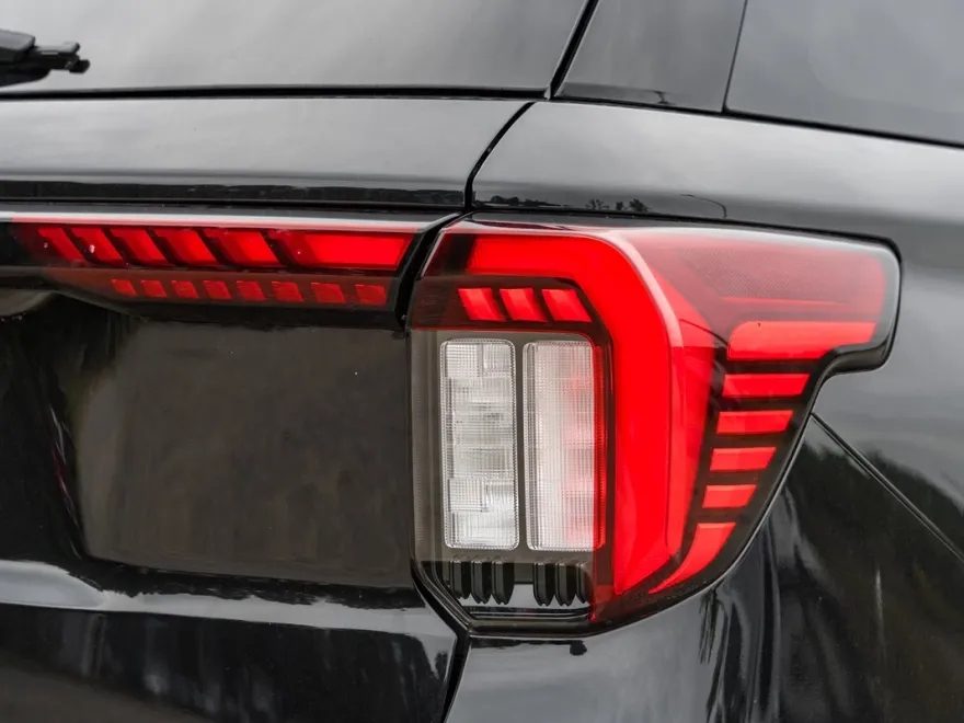2025 Ford Explorer photo 1