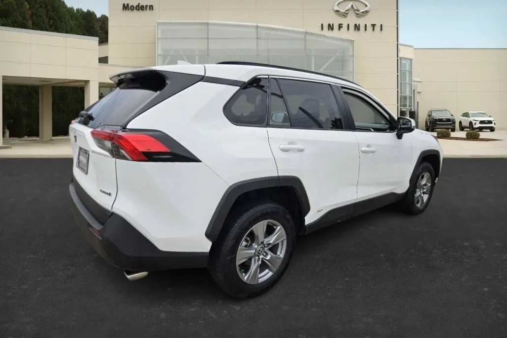 2022 Toyota RAV4 Hybrid XLE photo 1