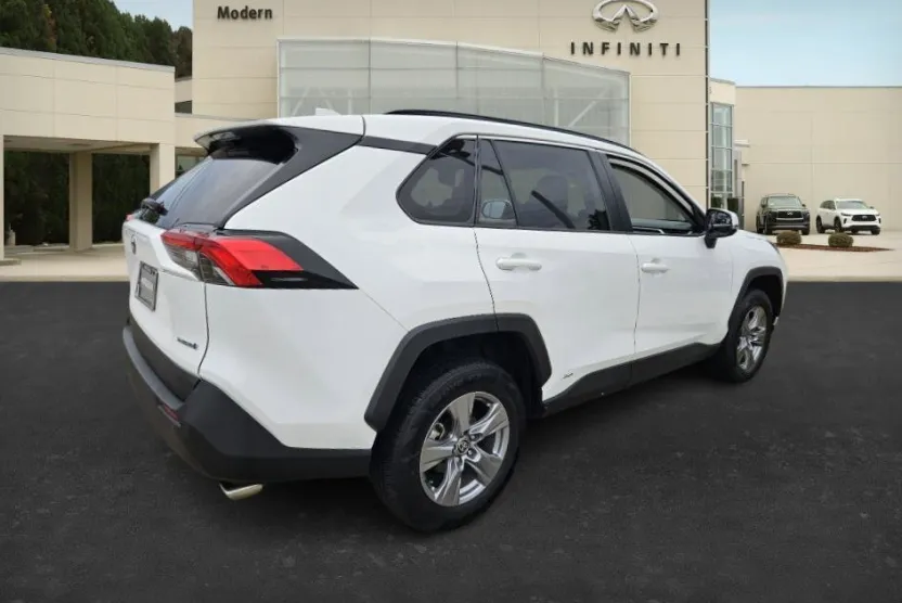 2022 Toyota RAV4 Hybrid XLE photo 1