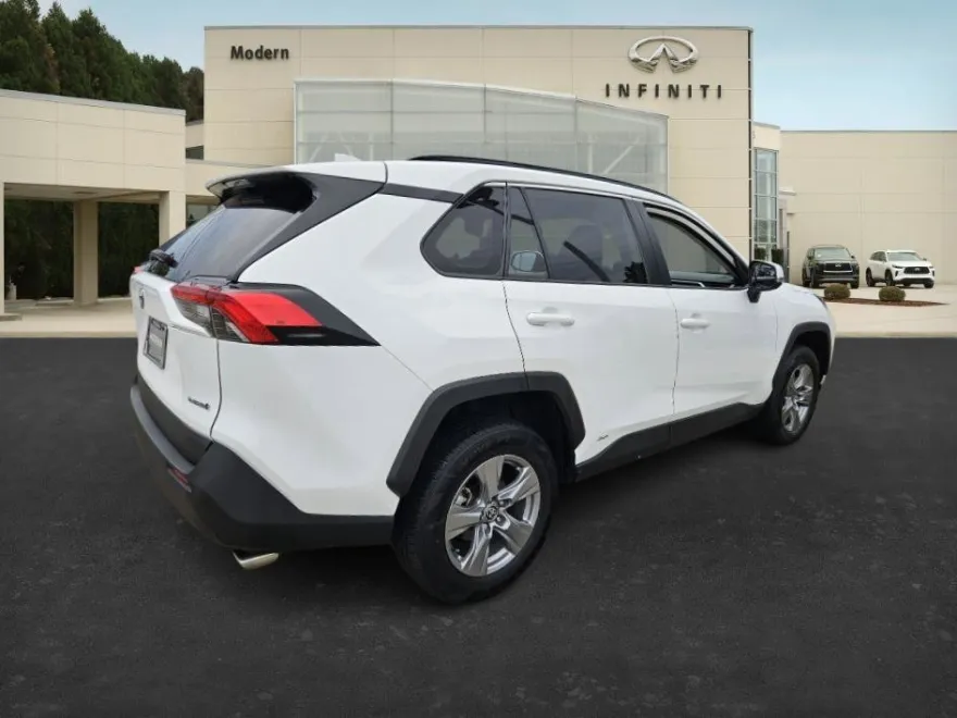 2022 Toyota RAV4 Hybrid XLE photo 1