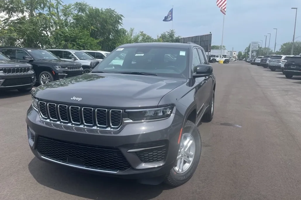 2025 Jeep Grand Cherokee Limited photo 1