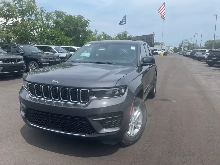 2025 Jeep Grand Cherokee Limited photo 1