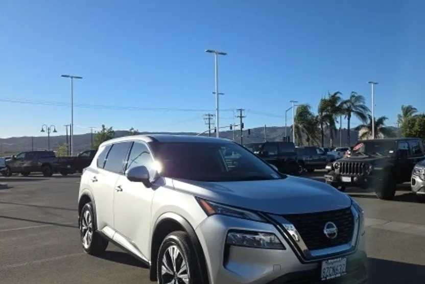 2021 Nissan Rogue SV photo 1