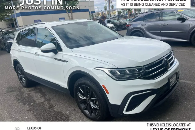 2022 Volkswagen Tiguan SE photo 1