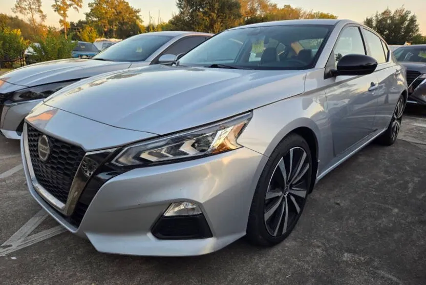 2021 Nissan Altima SR photo 1